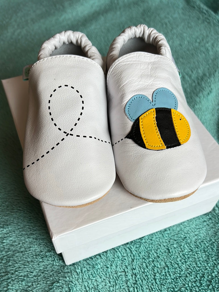 Gentle Cloud Leather Shoes - White Bee