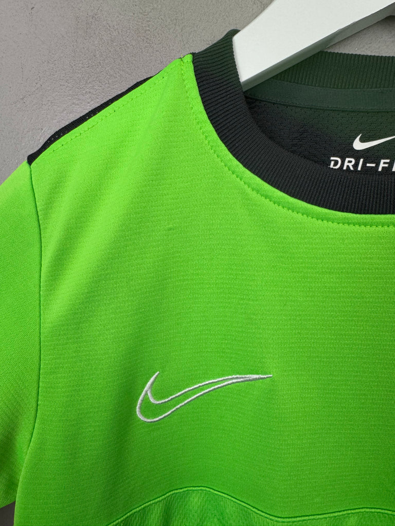 Nike Neon training top 8-9y