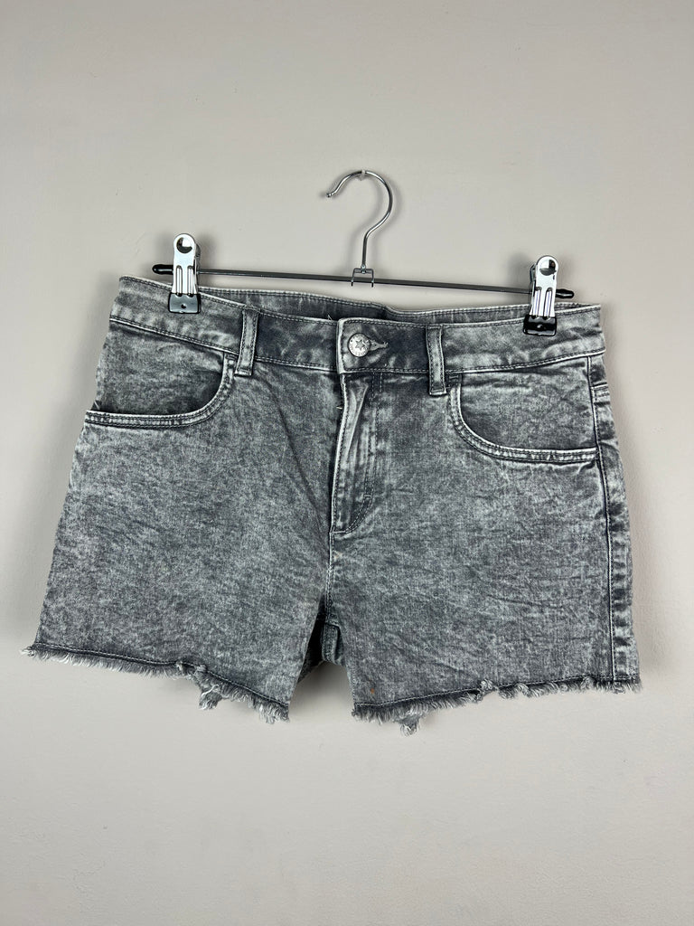Pre loved older kids H&M grey frayed leg shorts - Sweet Pea Preloved Clothes